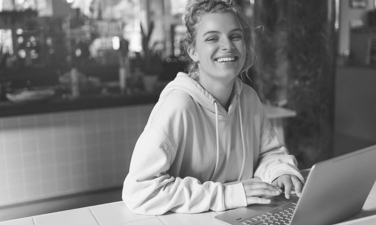 Professional trading education environment with modern learning setup