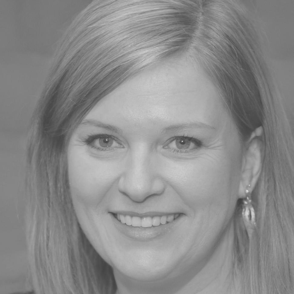 Instructor Ailsa Munro discussing risk management strategies with participants